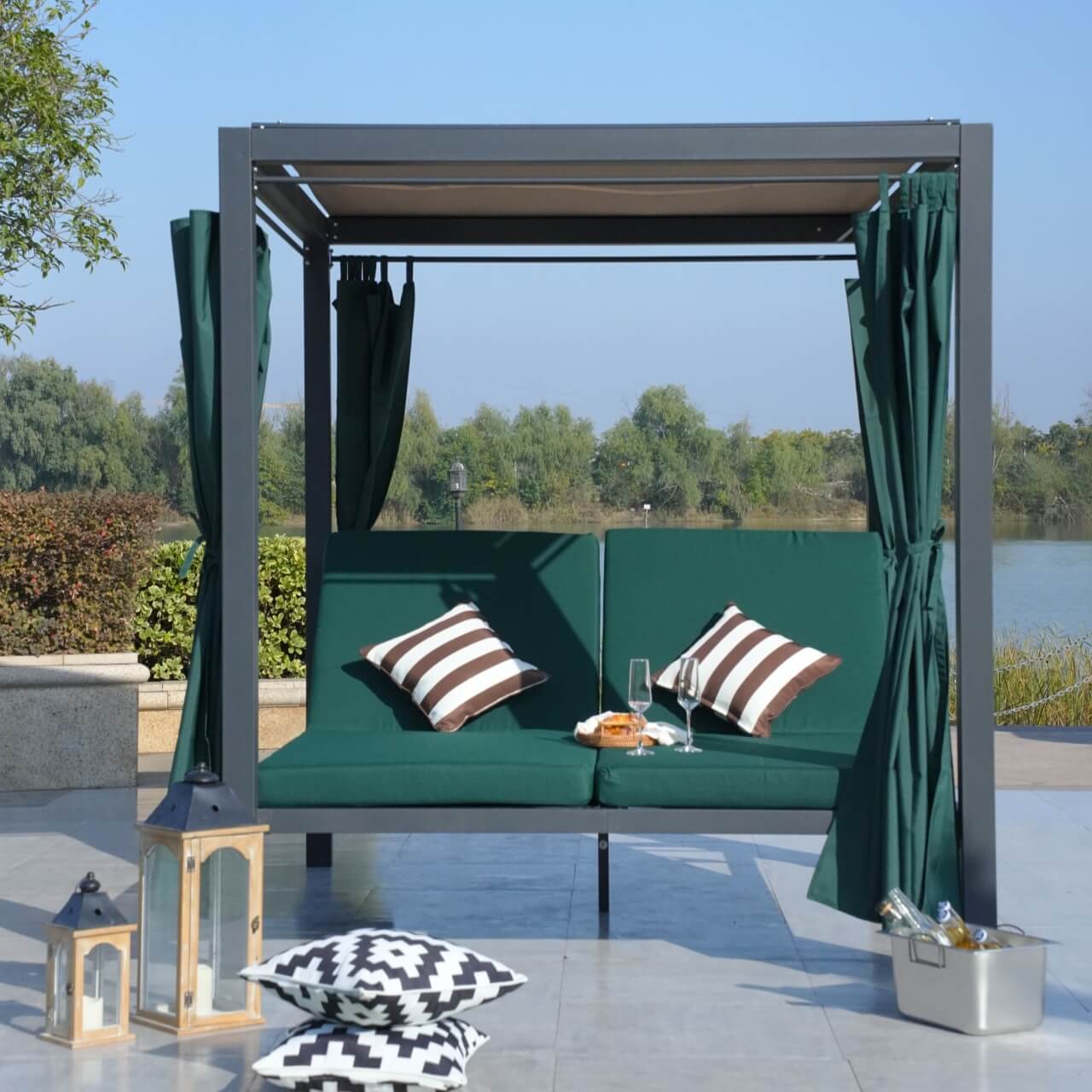 Direct Wicker 2-Person Outdoor Patio Sunbed Daybed (PAL-1129B)