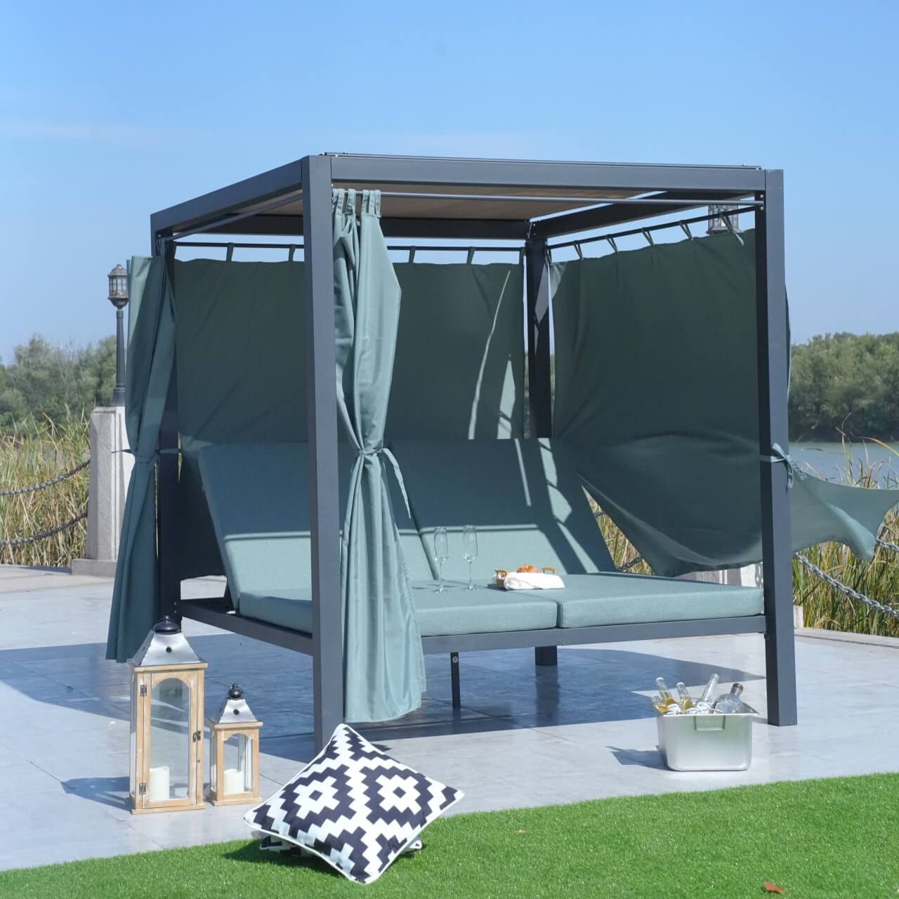 Direct Wicker 2-Person Outdoor Patio Sunbed Daybed (PAL-1129B)
