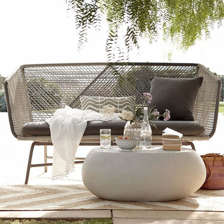 Utomhus PE Rattan Loveseat Med Kuddar Inkluderade Metallben