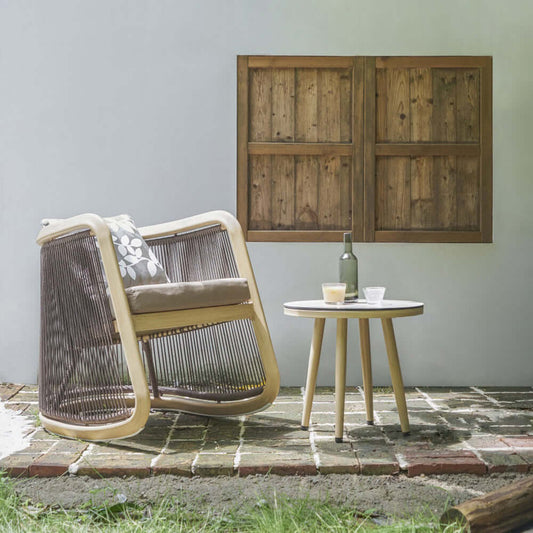 1 Styck Aluminium och Trä Utomhus Patio Gungstol Set med Rund Kaffe Bord