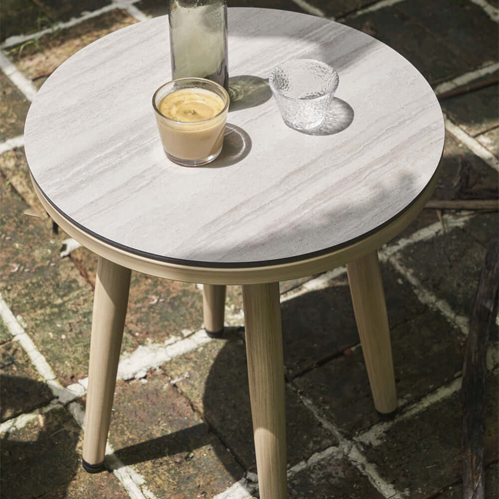 1 Styck Aluminium och Trä Utomhus Patio Gungstol Set med Rund Kaffe Bord