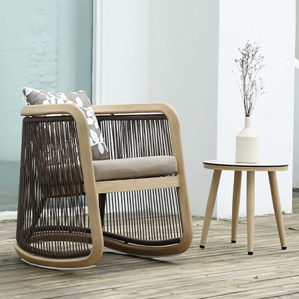 1 Styck Aluminium och Trä Utomhus Patio Gungstol Set med Rund Kaffe Bord
