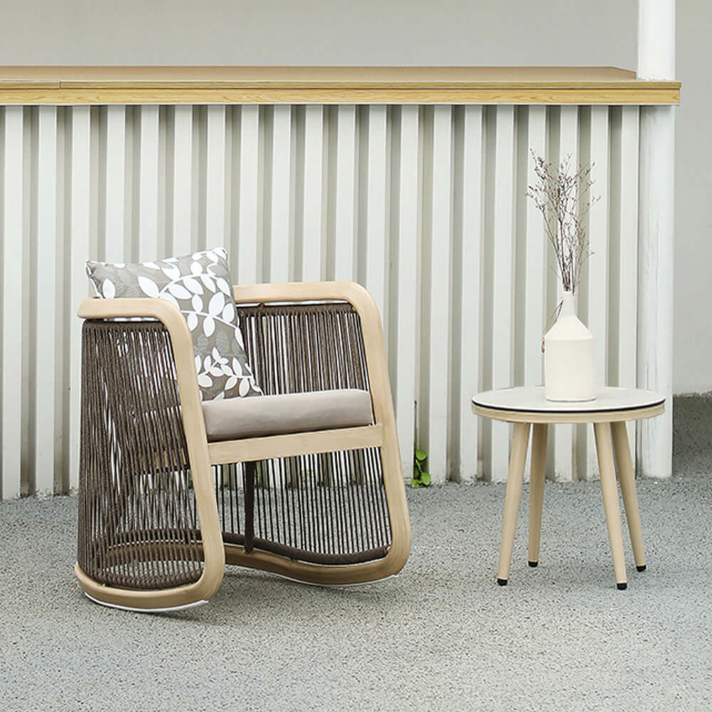 1 Styck Aluminium och Trä Utomhus Patio Gungstol Set med Rund Kaffe Bord