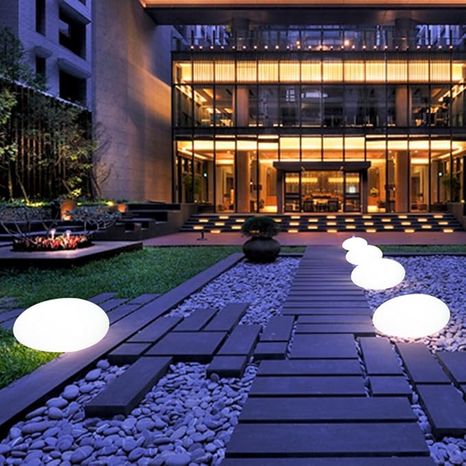 GardenGleam – Elegant gatstensinspirerad trädgårdslampa