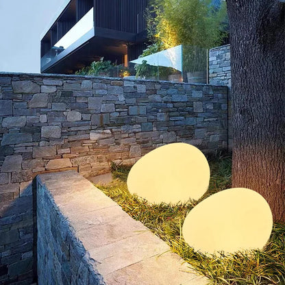 GardenGleam – Elegant gatstensinspirerad trädgårdslampa