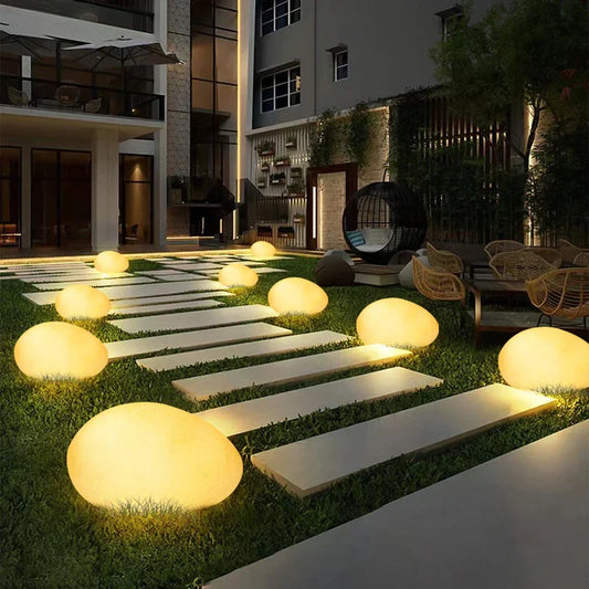GardenGleam – Elegant gatstensinspirerad trädgårdslampa