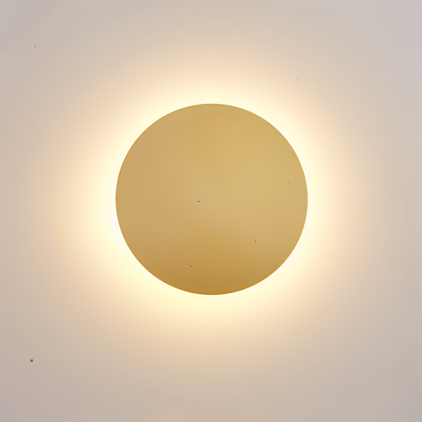 FullHalo Vägglampa - Rund svart/vit/guld vägglampa i metall - Modern vägglampdesign