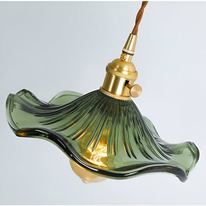 Levande Glas Pendellampa med Kopparaccent - Elegant Inredning