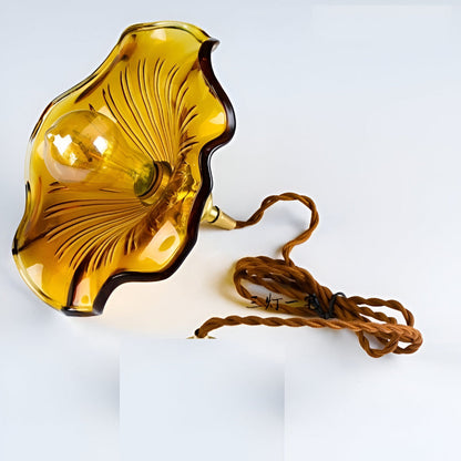 Levande Glas Pendellampa med Kopparaccent - Elegant Inredning