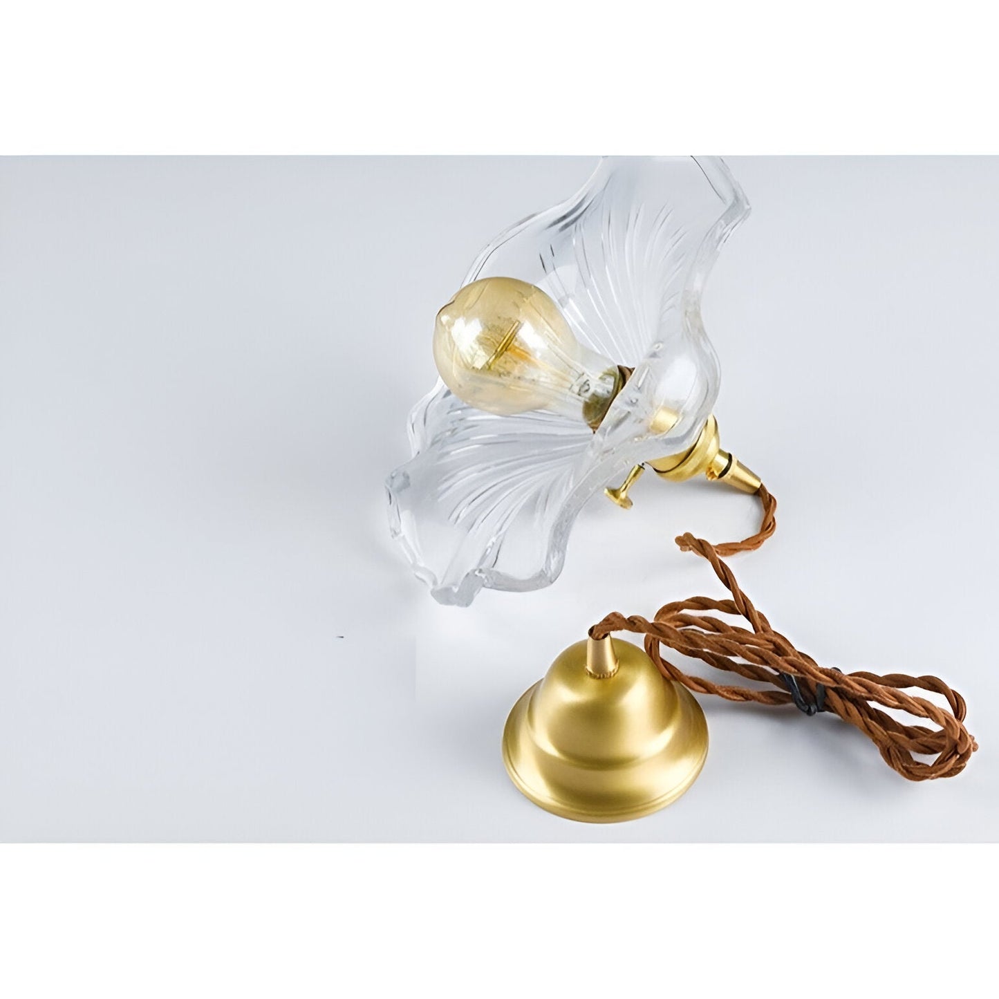 Levande Glas Pendellampa med Kopparaccent - Elegant Inredning