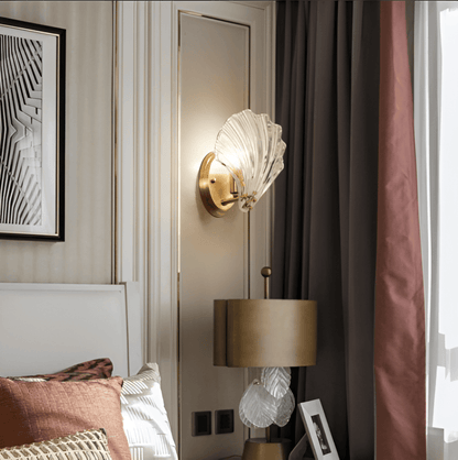ChicShell - Minimalistisk Vägglampa med Glasskal och Tryckknappsbrytare