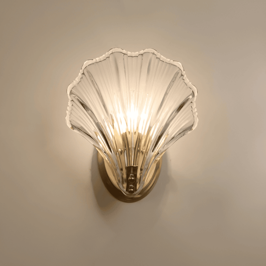ChicShell - Minimalistisk Vägglampa med Glasskal och Tryckknappsbrytare