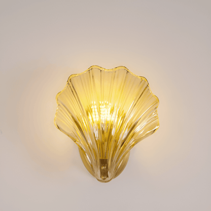 ChicShell - Minimalistisk Vägglampa med Glasskal och Tryckknappsbrytare