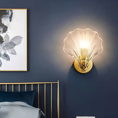 ChicShell - Minimalistisk Vägglampa med Glasskal och Tryckknappsbrytare
