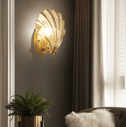 ChicShell - Minimalistisk Vägglampa med Glasskal och Tryckknappsbrytare