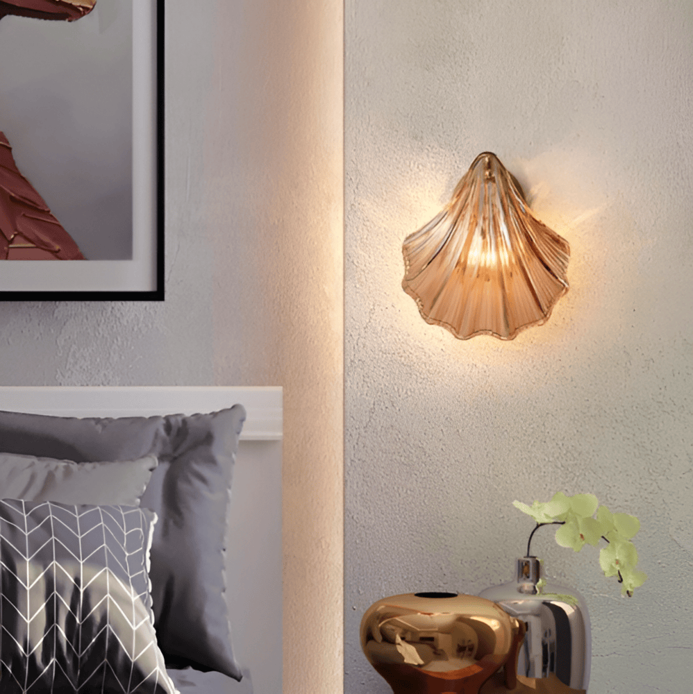 ChicShell - Minimalistisk Vägglampa med Glasskal och Tryckknappsbrytare