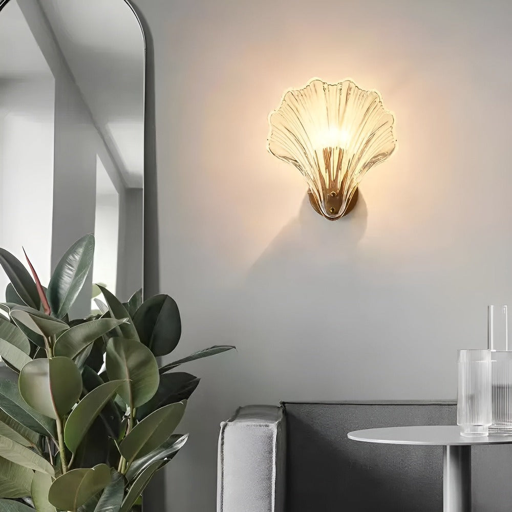ChicShell - Minimalistisk Vägglampa med Glasskal och Tryckknappsbrytare