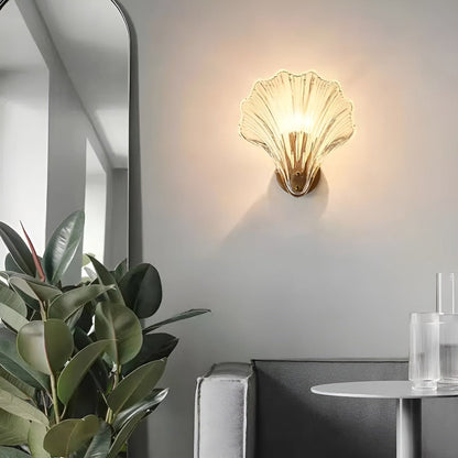 ChicShell - Minimalistisk Vägglampa med Glasskal och Tryckknappsbrytare