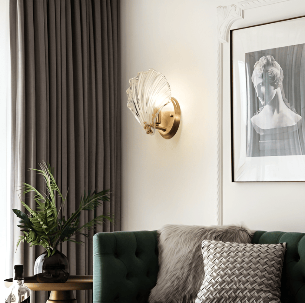 ChicShell - Minimalistisk Vägglampa med Glasskal och Tryckknappsbrytare