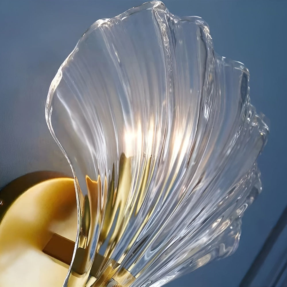 ChicShell - Minimalistisk Vägglampa med Glasskal och Tryckknappsbrytare
