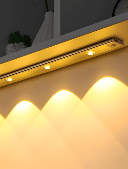 SensoBeam LED Strip - Ultratunn, USB-laddningsbar vägglampa i Aluminium med PIR-sensor