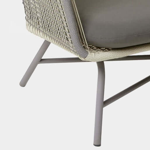 Utomhus PE Rattan Loveseat Med Kuddar Inkluderade Metallben