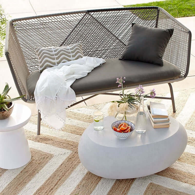 Utomhus PE Rattan Loveseat Med Kuddar Inkluderade Metallben