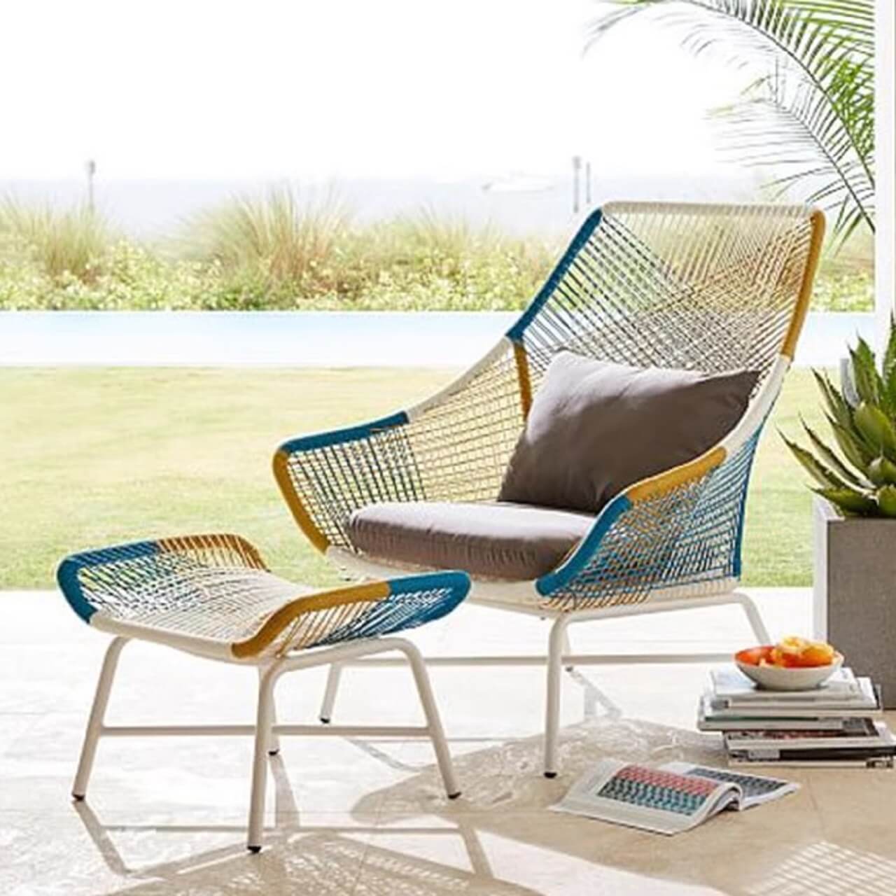 Utomhus PE Rattan Loveseat Med Kuddar Inkluderade Metallben